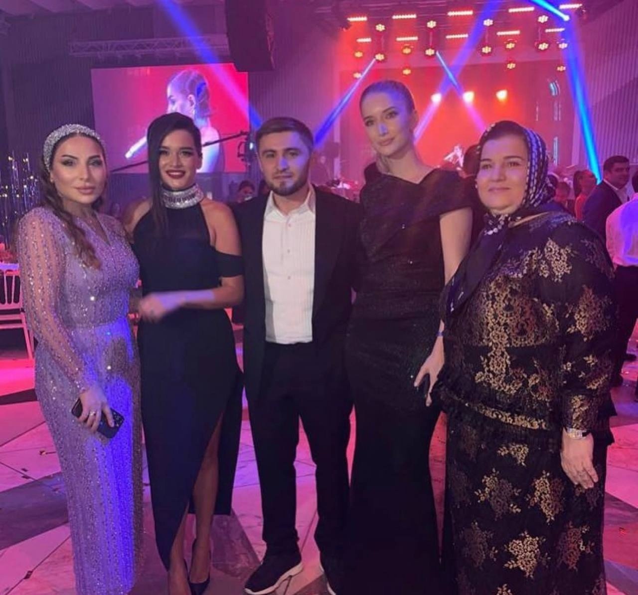 Дагестанец отметил свое 30-летие в Москве в дорогом клубе Secret Room, потратив только на шампанское 11 млн рублей. фото